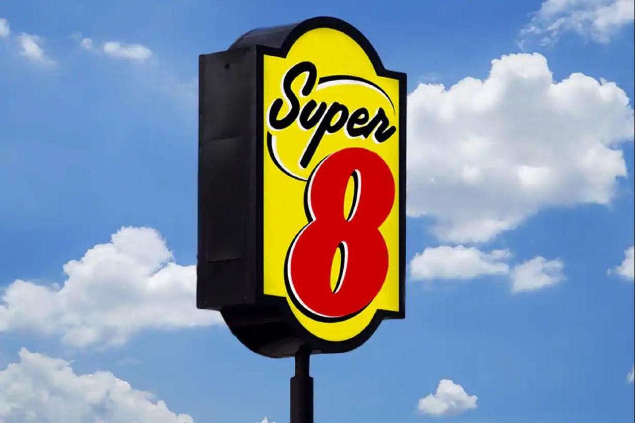 Super 8 By Wyndham Moosonee Hotel Екстериор снимка